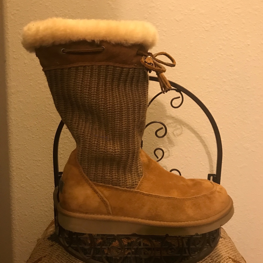 Ugg Size 9 - image 2